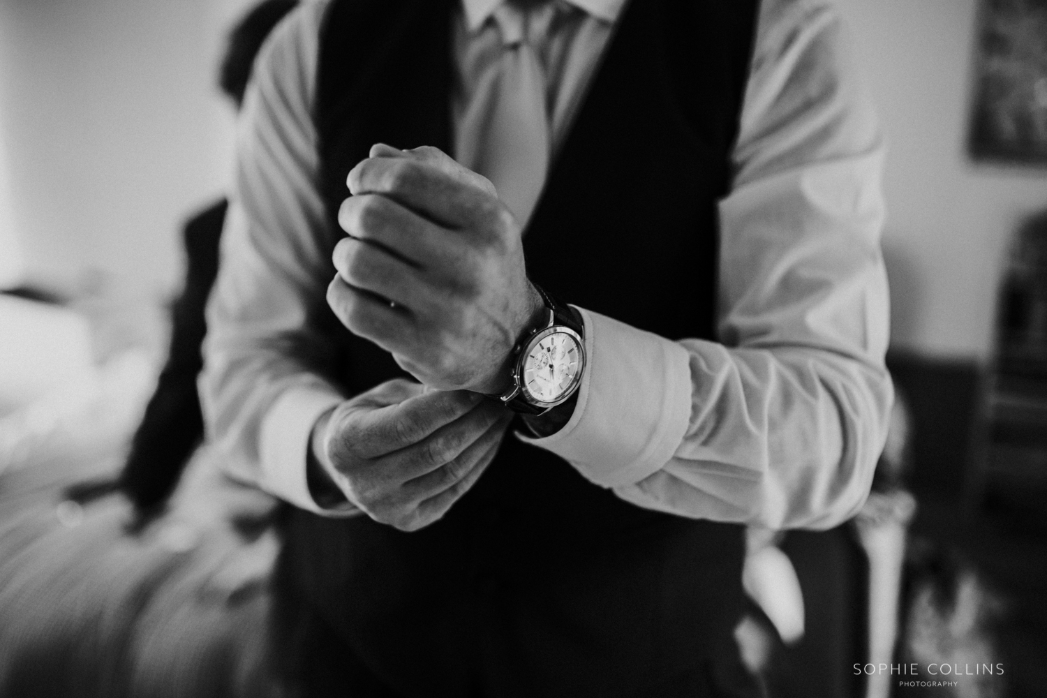 grooms watch