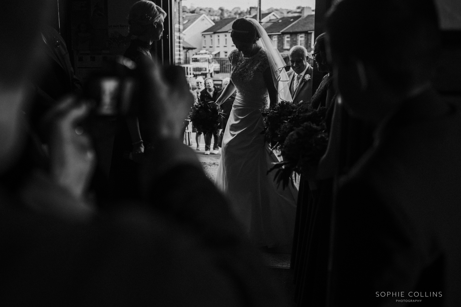 bride arrives at church 