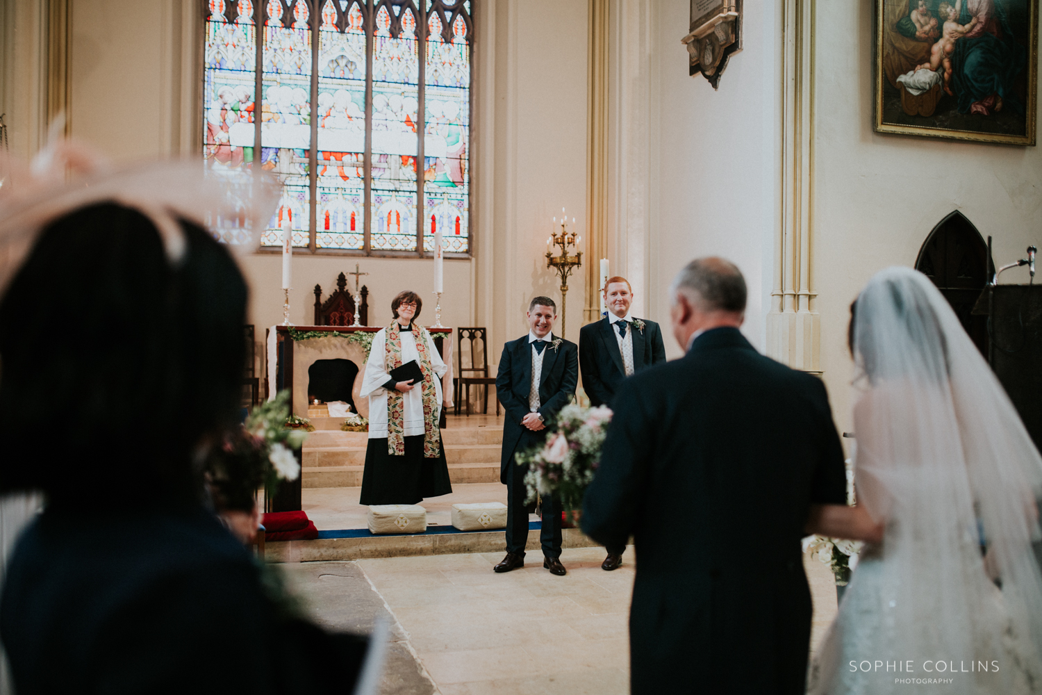 groom waiting at the isle 