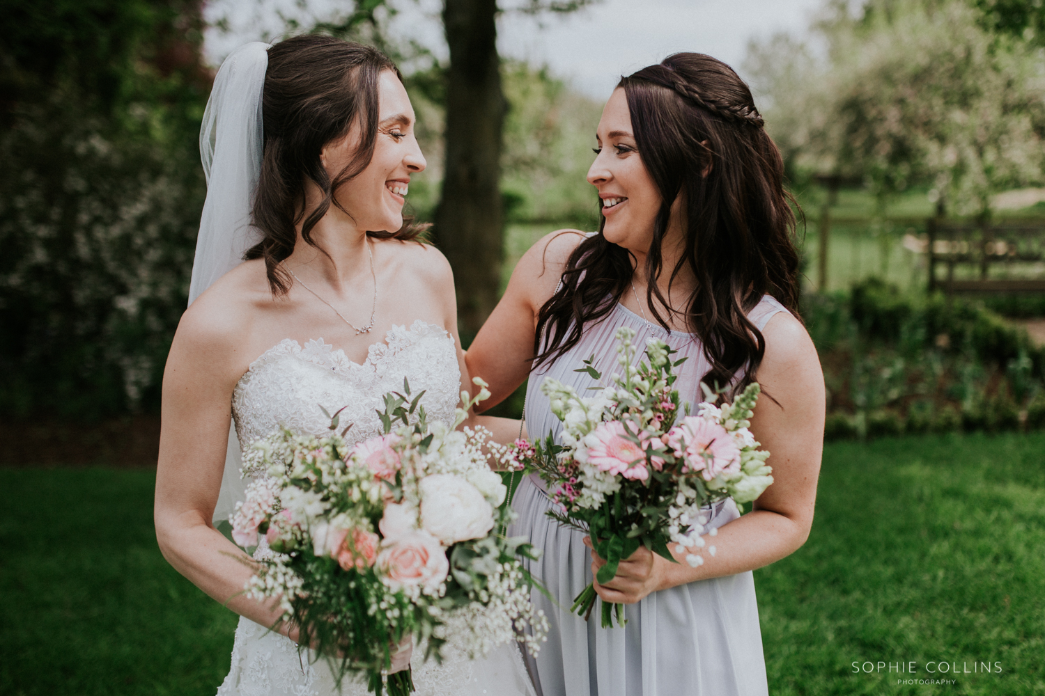 bride and sister 