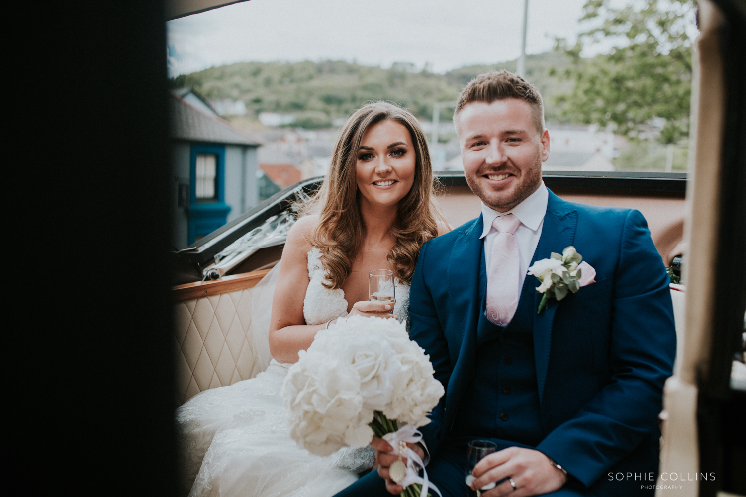 bride and groom in the car 