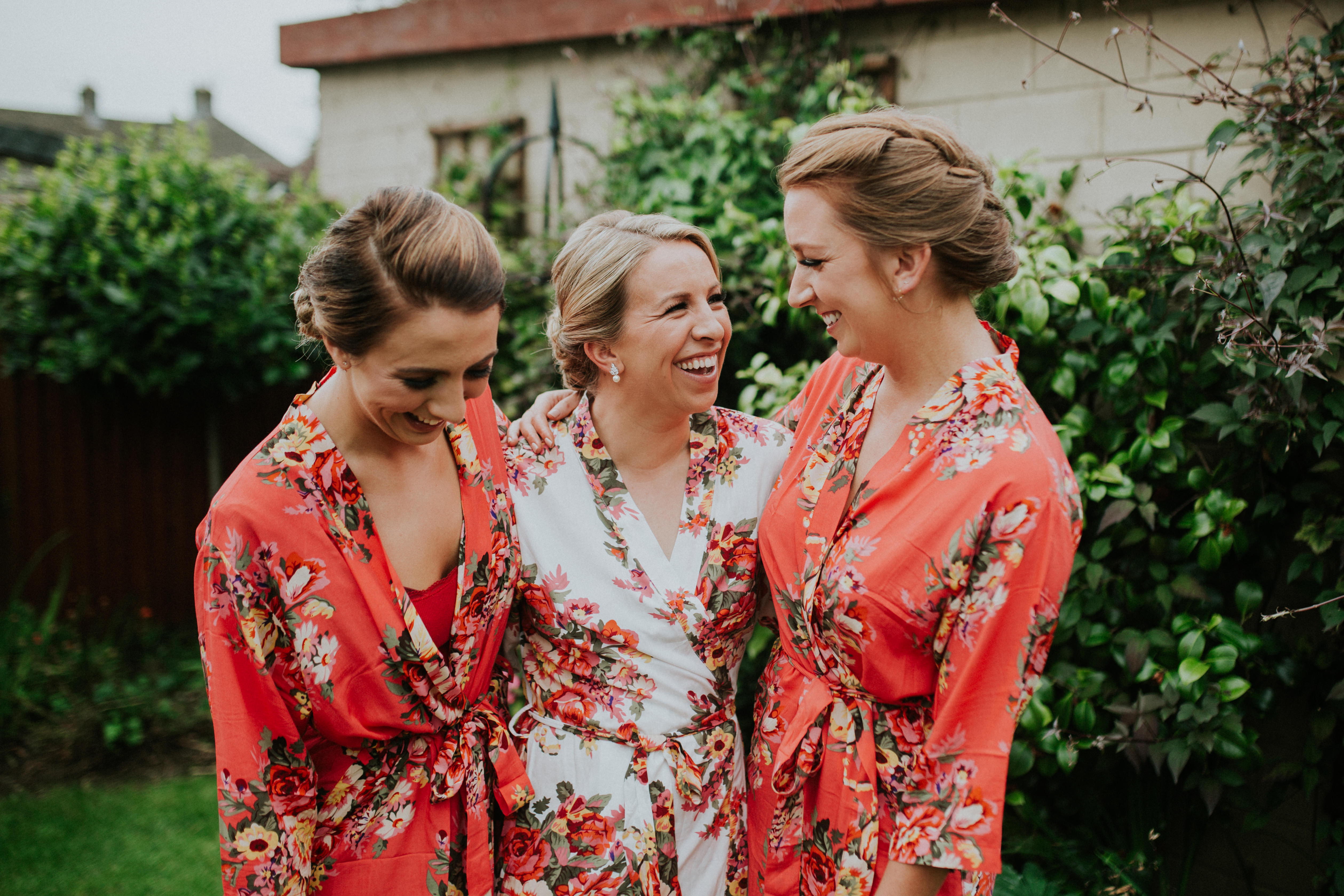 bride and bridesmaids 