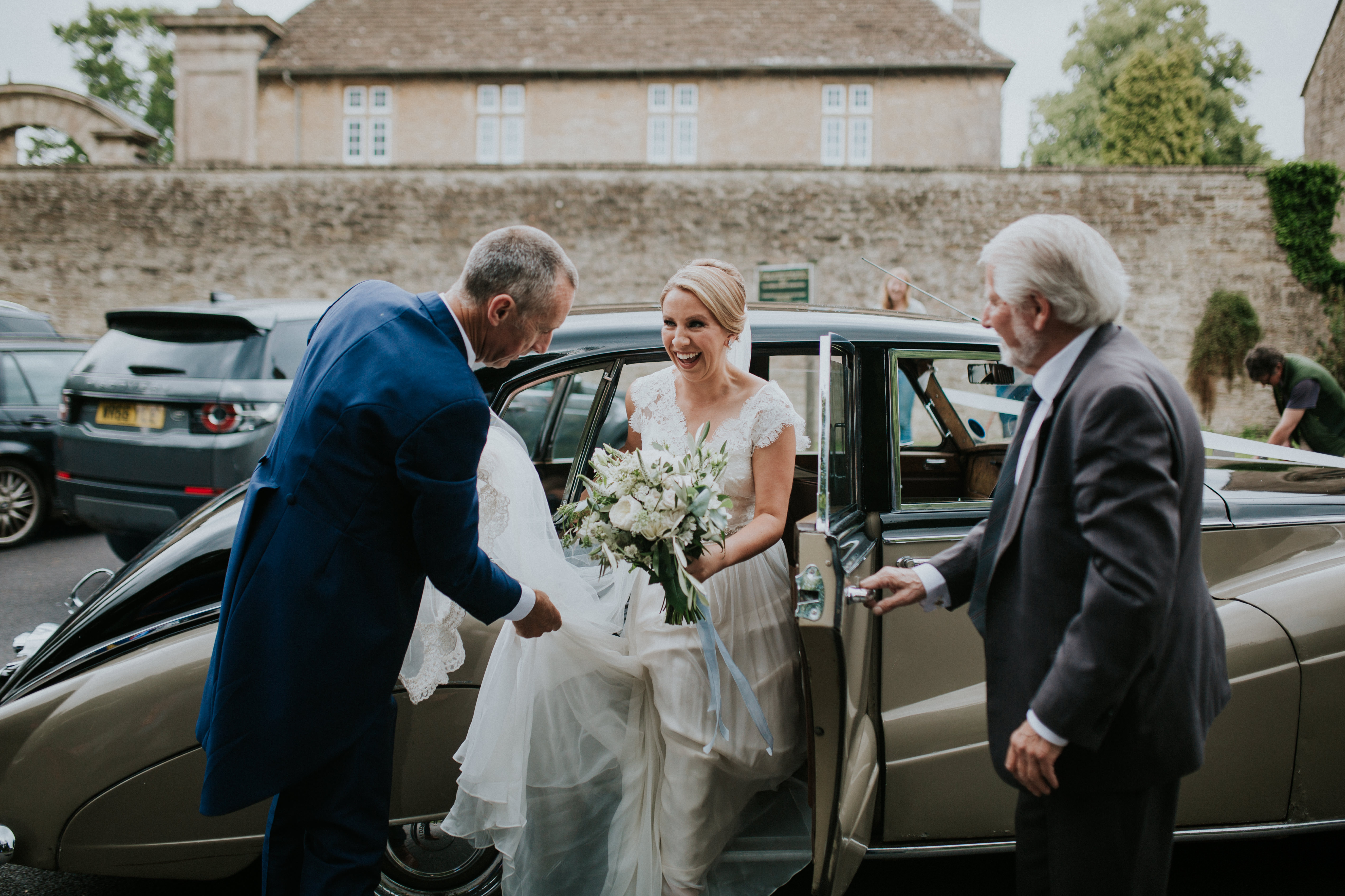 bride leaving car 