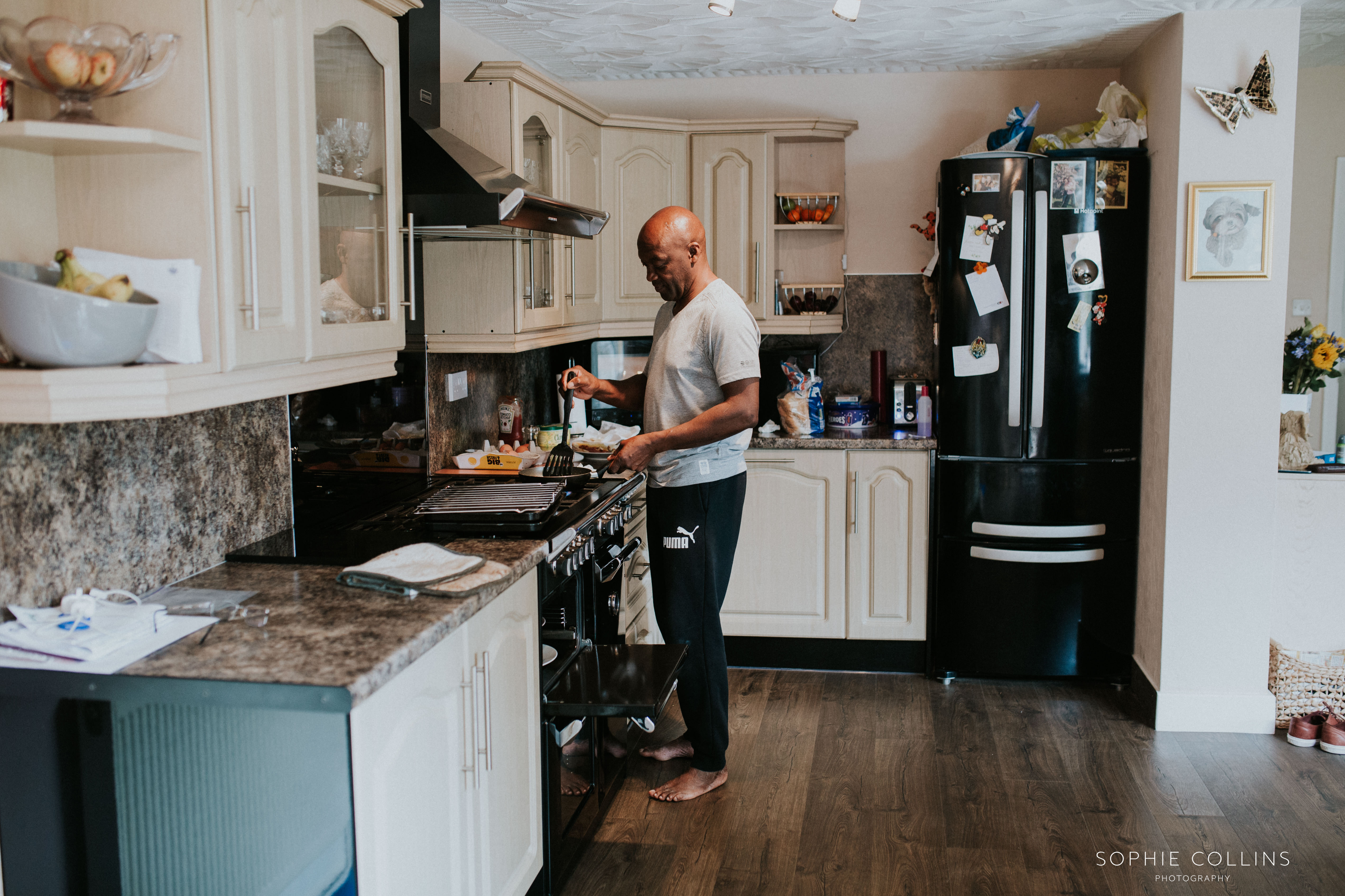 grooms dad making breakfast 