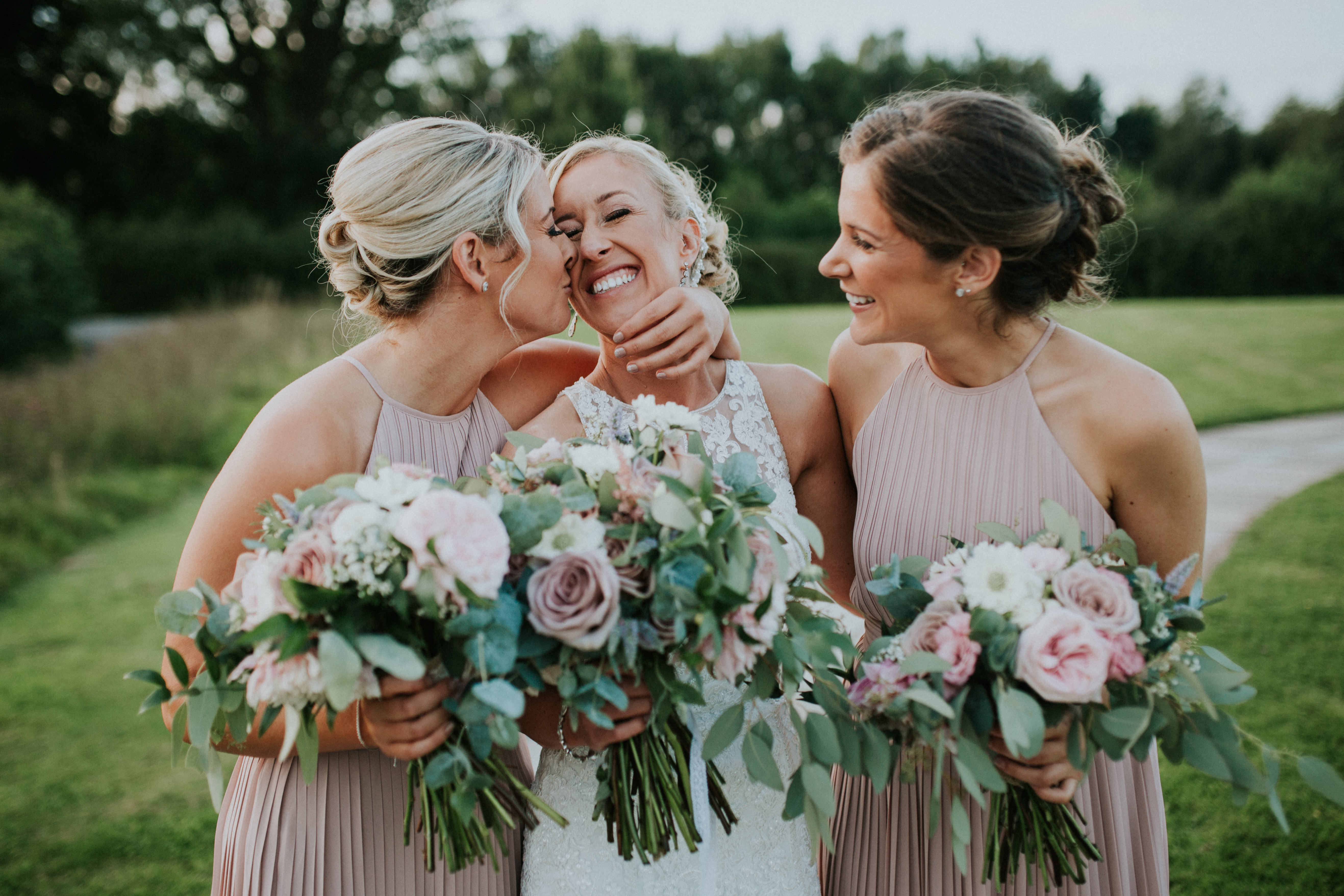 bride and bridesmaids 