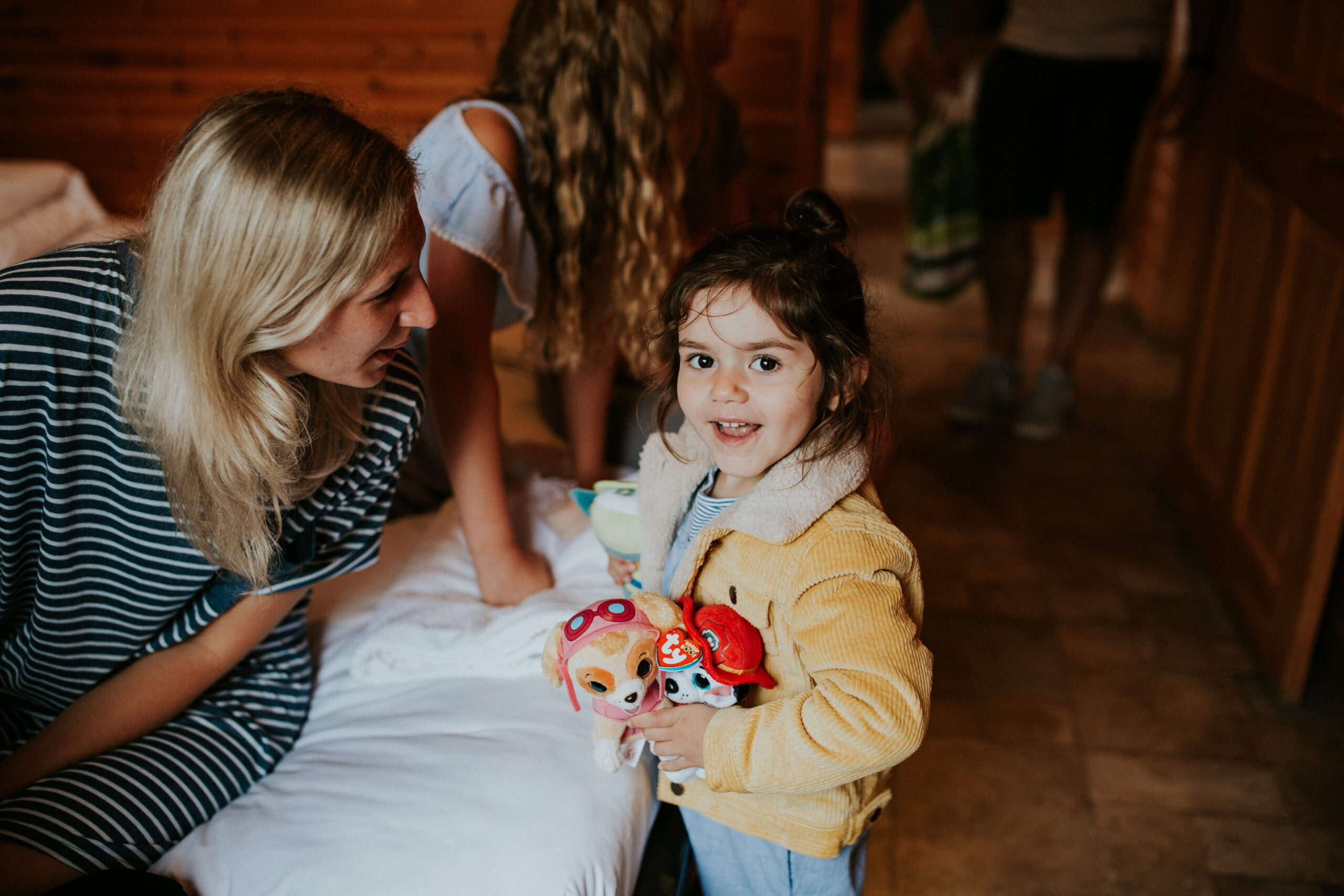 flower girl smiling 