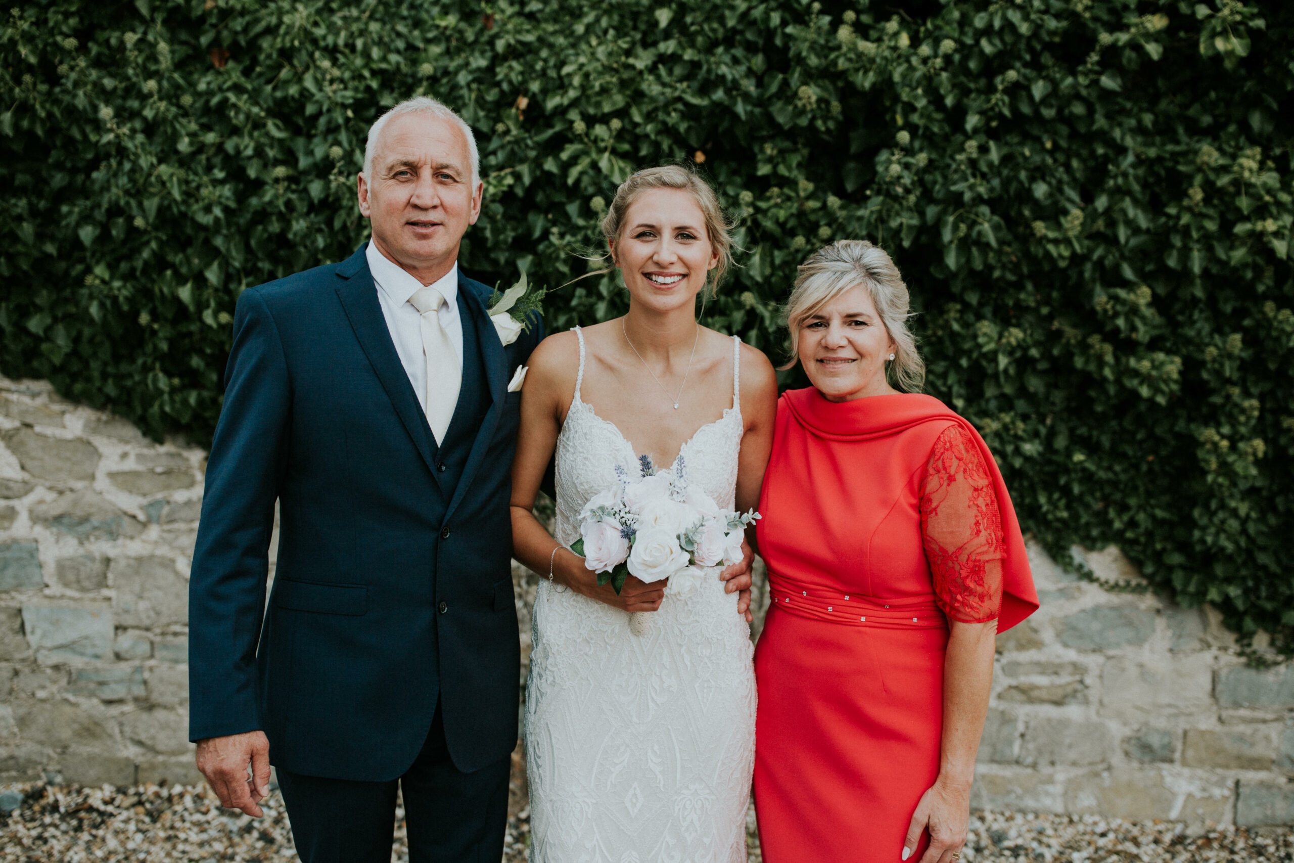 bride and her parents 