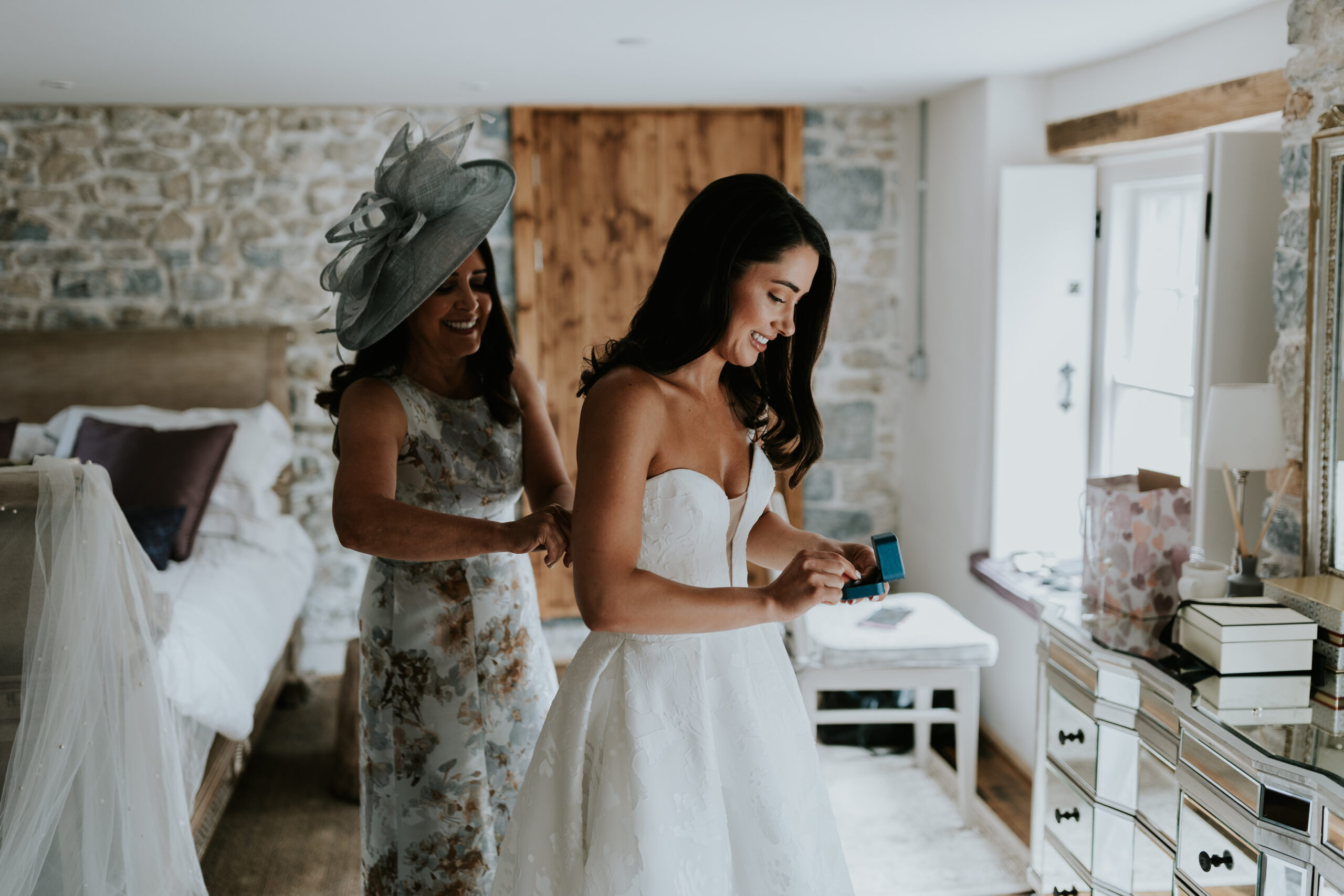 Bride doing up her dress 