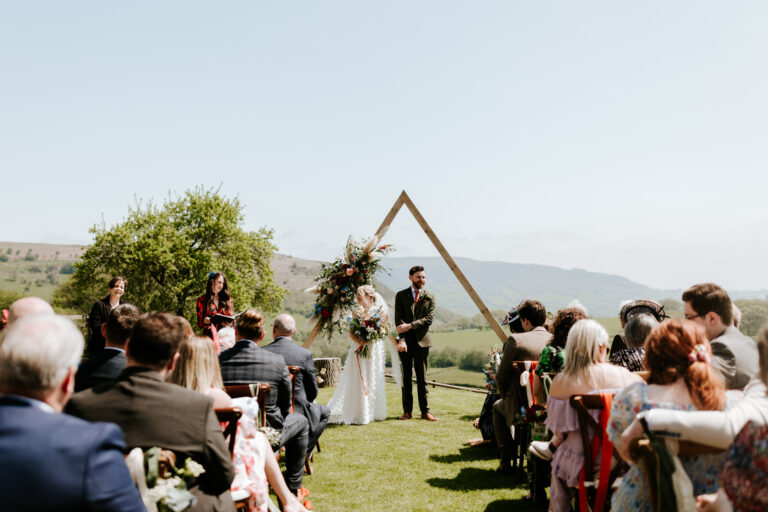 Dani & Sean – Sugarloaf Barn